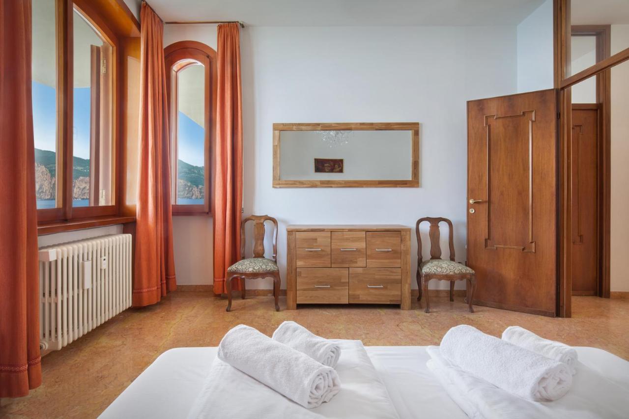 Villa Francesca-Grande Appartamento In Riva Al Lago Бренцоне сул Гарда Екстериор снимка